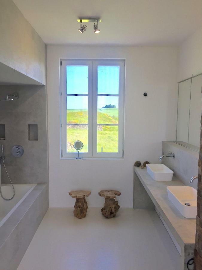 Hotel Galerie, Tumulus De La Hogue Fontenay-le-Marmion Exterior foto